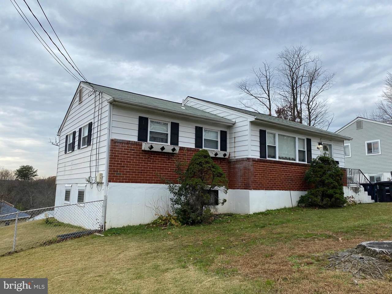 5202 Wiley Street - Photo 1