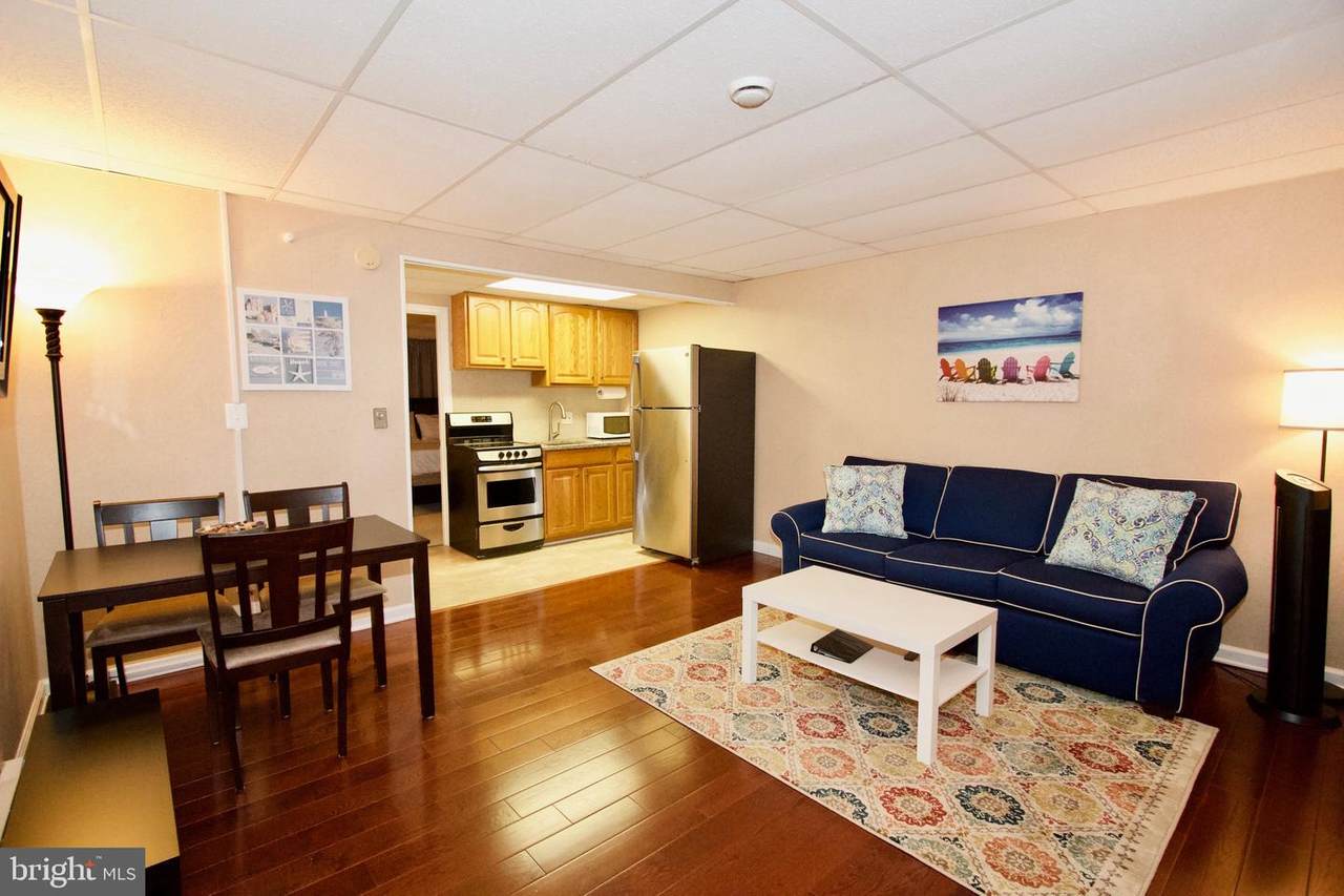 206 8TH Street - Photo 1