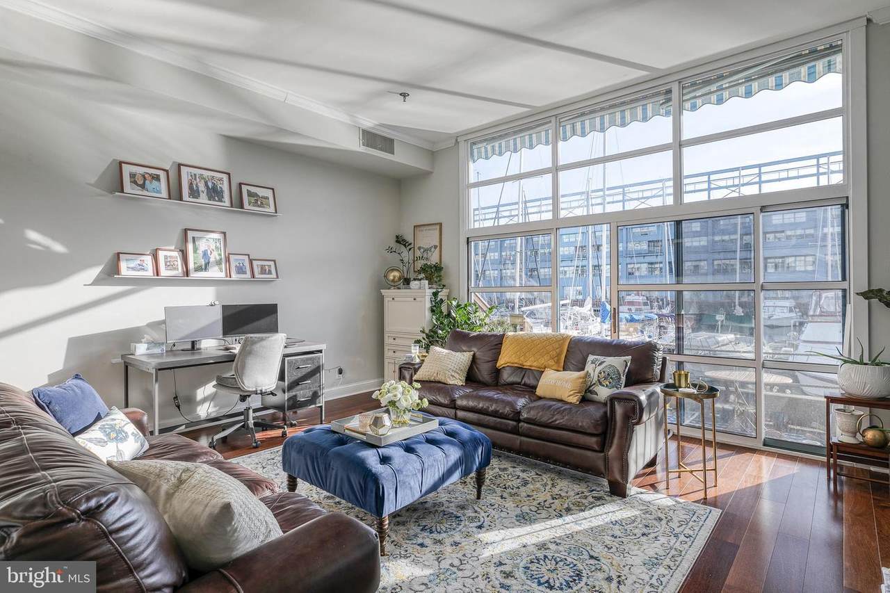 7 Columbus Boulevard - Photo 1