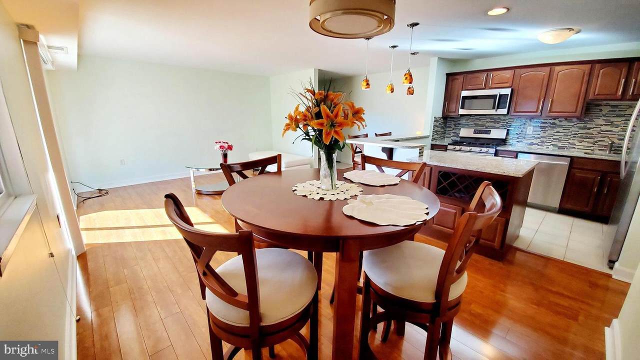 210 Victor Parkway - Photo 1