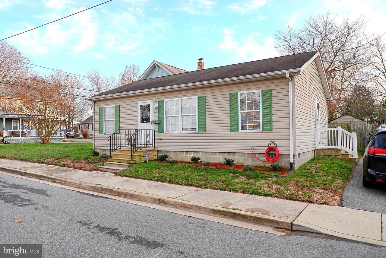 10 5TH Street - Photo 1