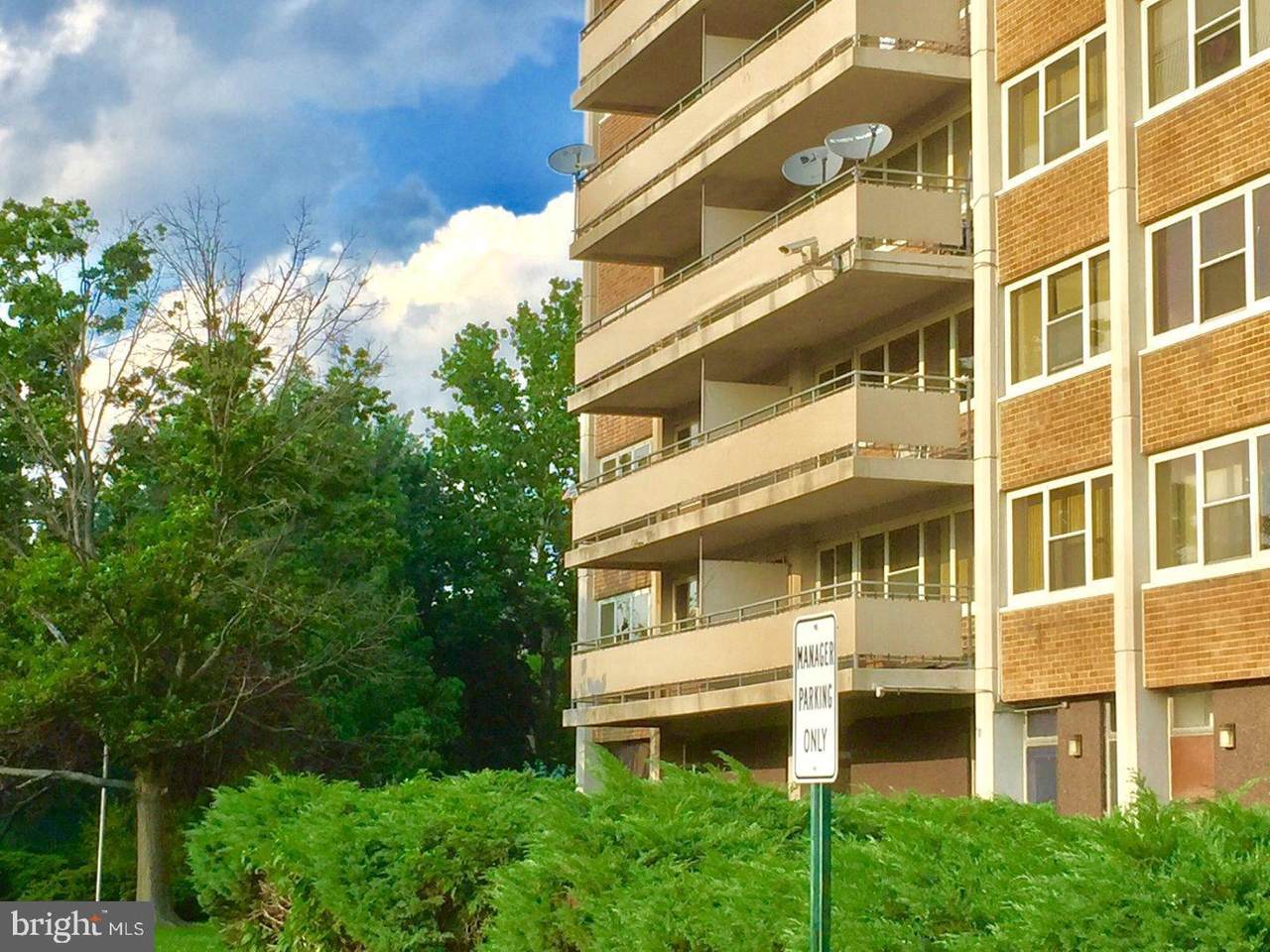 314 Barclay Towers - Photo 1