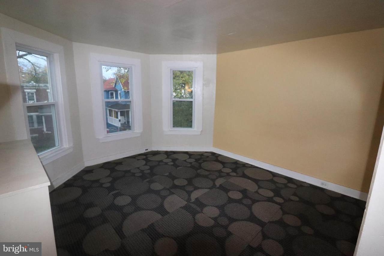 613 Parkwyrth Avenue - Photo 1