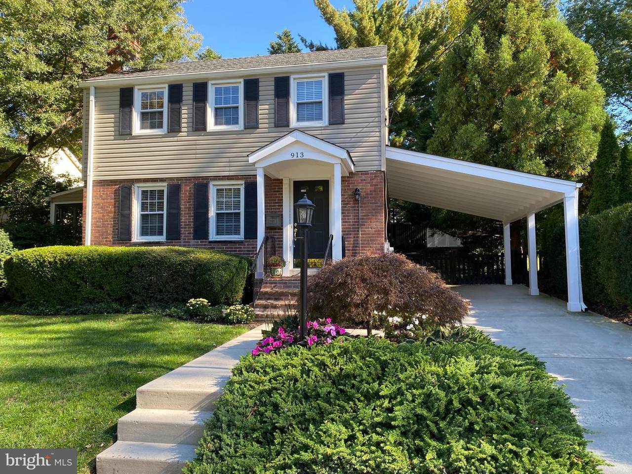 913 Patrick Henry Drive - Photo 1