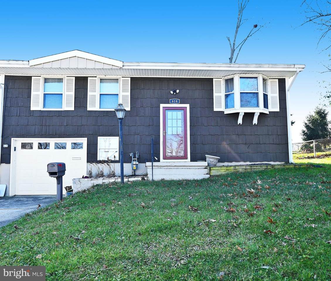 618 Silverbell Drive - Photo 1