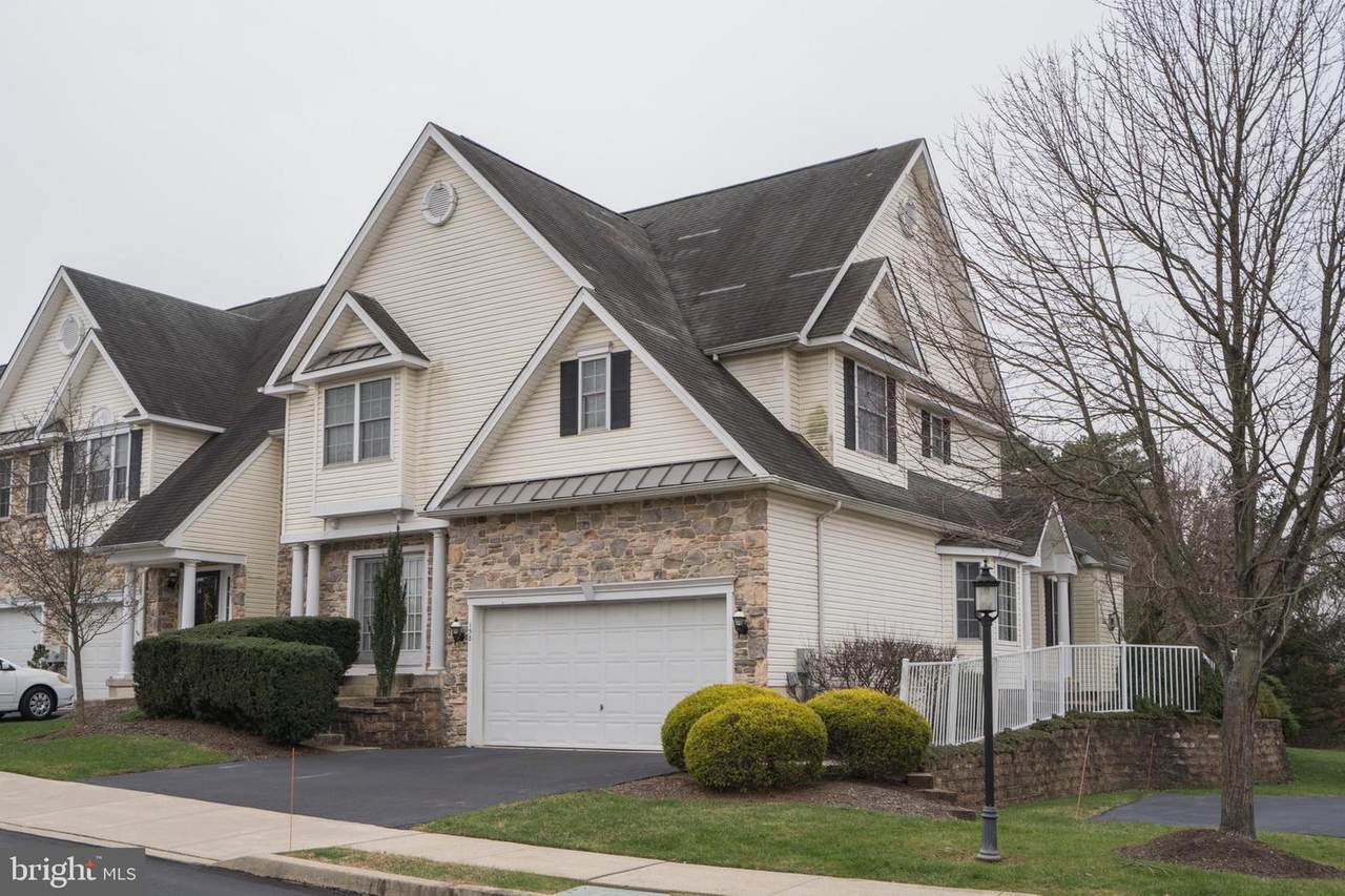 158 Carriage Court - Photo 1