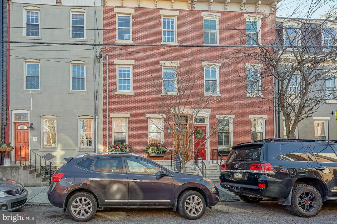 1922 Catharine Street - Photo 1