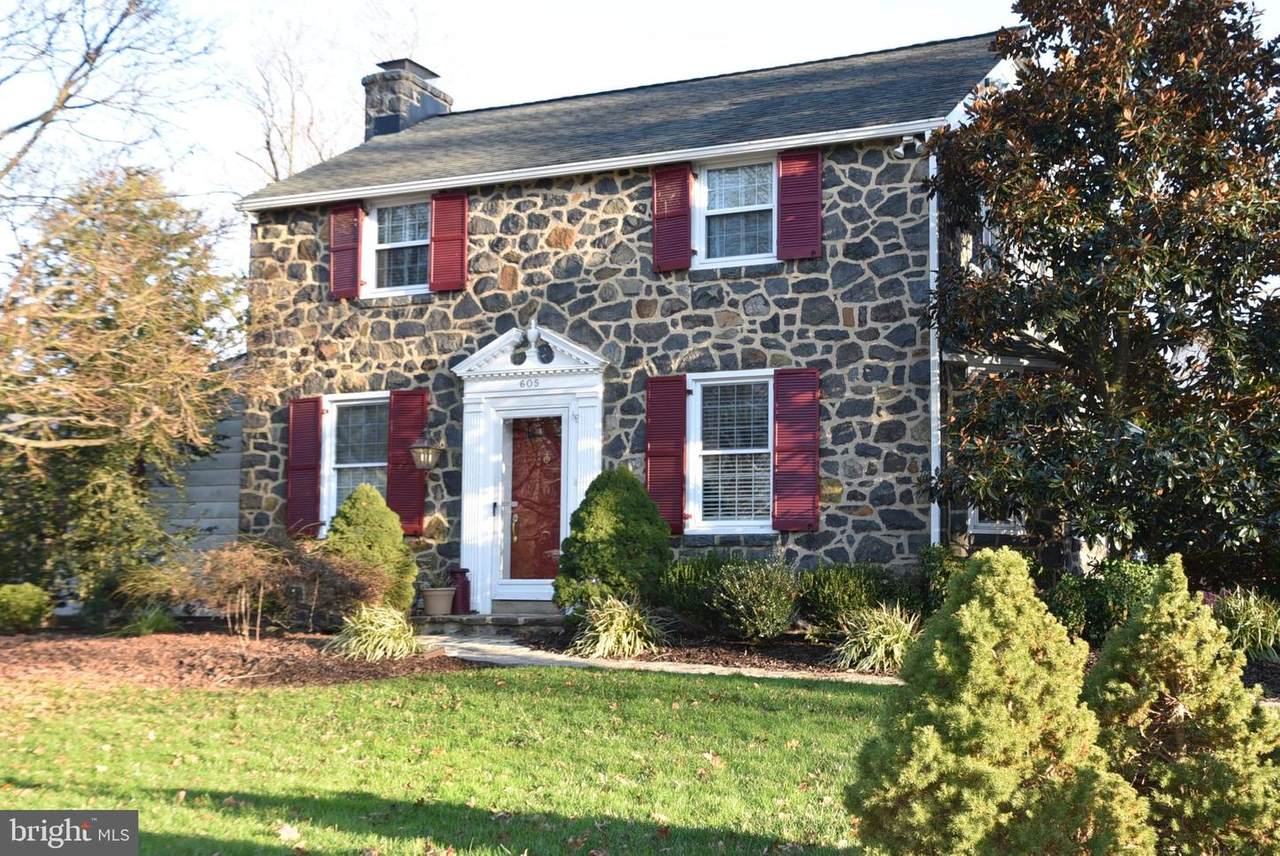 605 Northside Drive - Photo 1