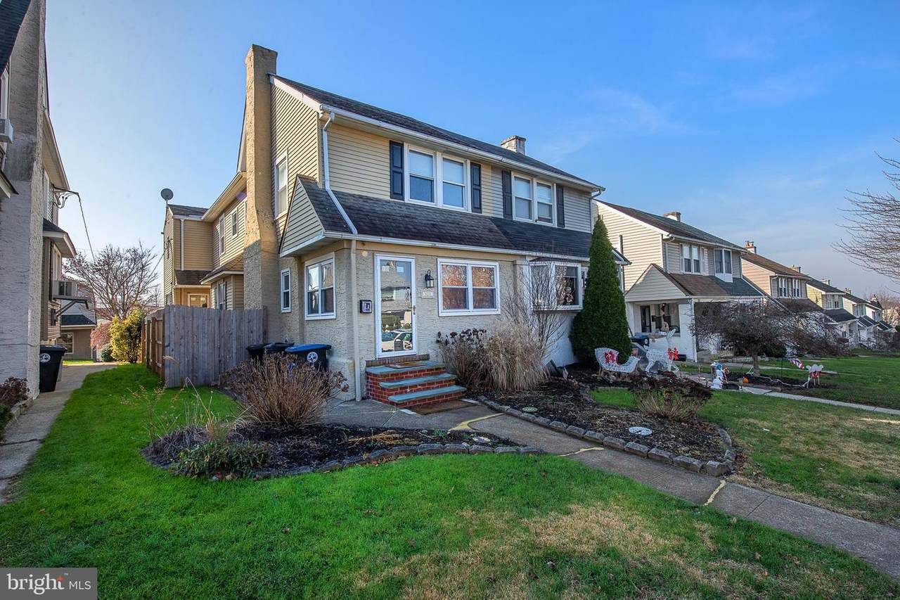 321 11TH Avenue - Photo 1