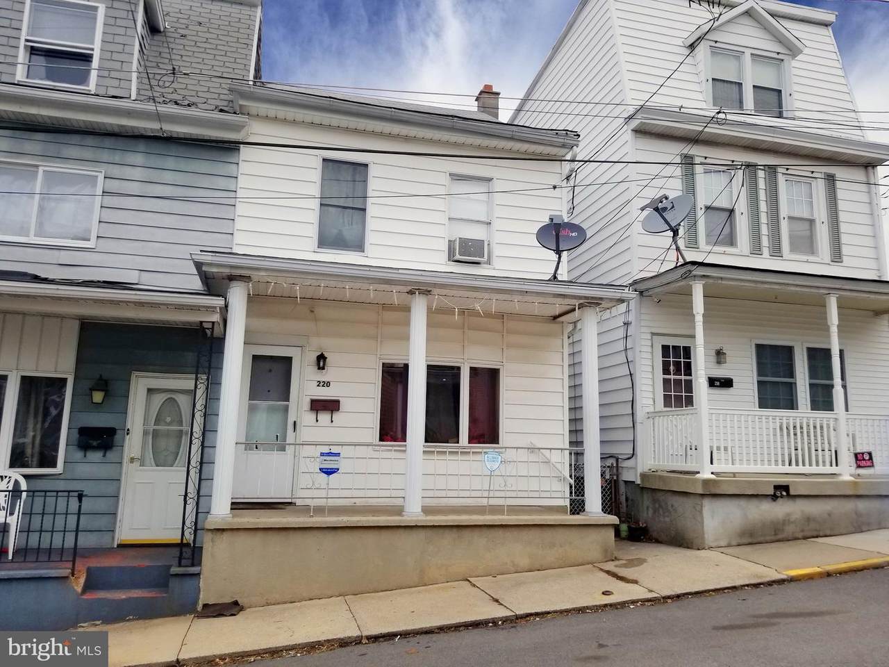 220 Oak Street - Photo 1