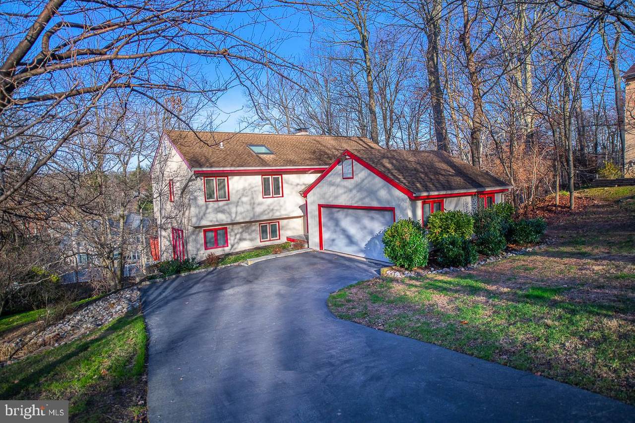 932 Honeysuckle Lane - Photo 1