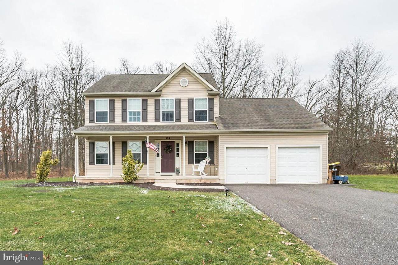 304 Summit Street - Photo 1