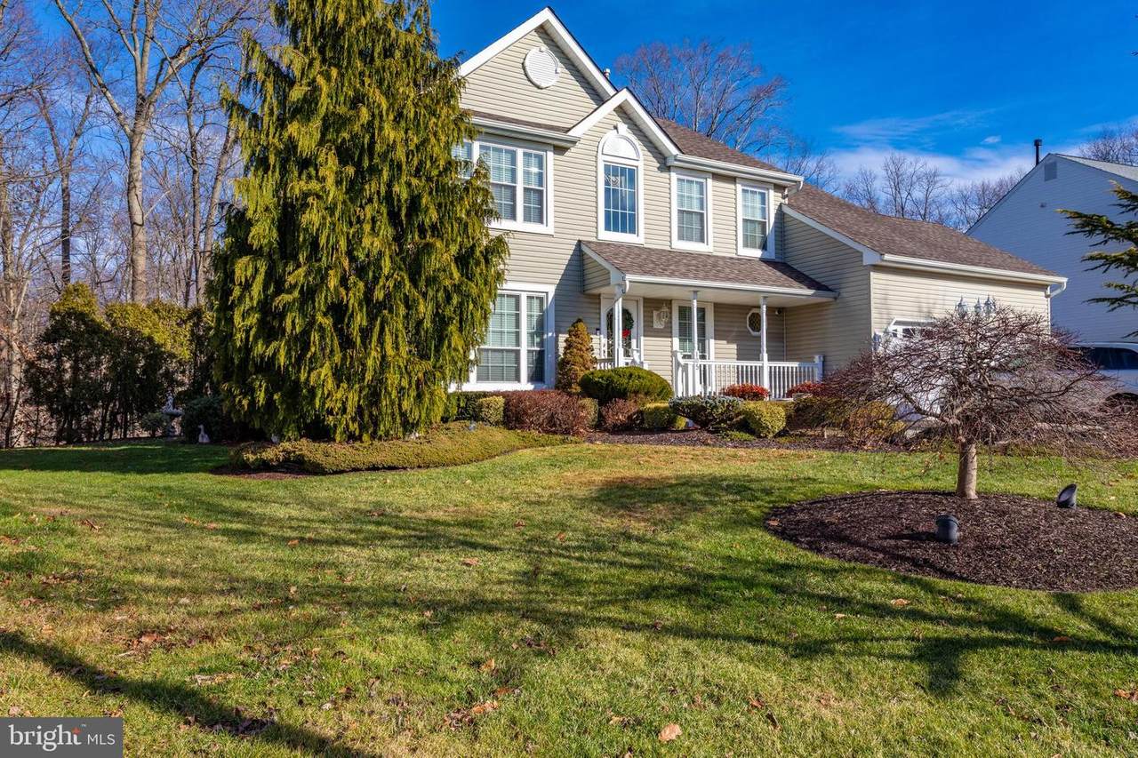 105 Azalea Drive - Photo 1
