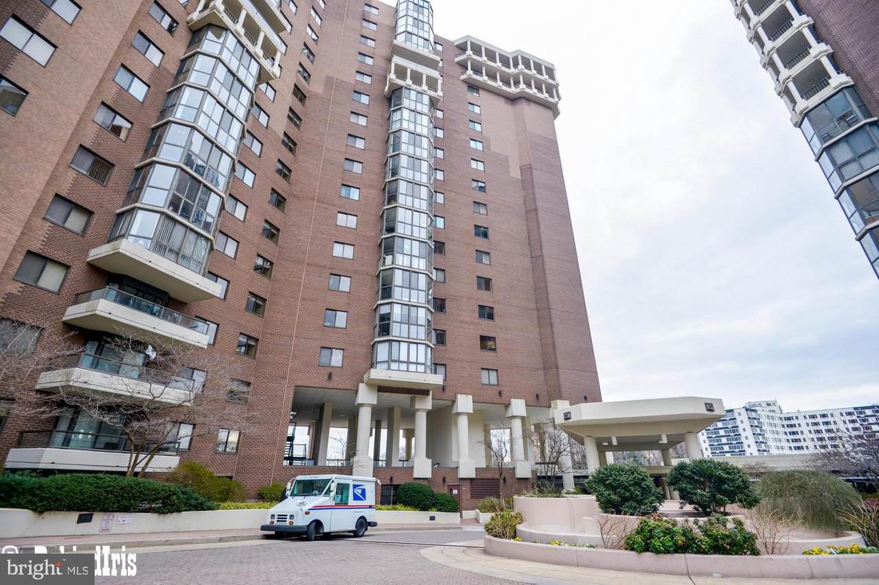 1600 Oak Street - Photo 1