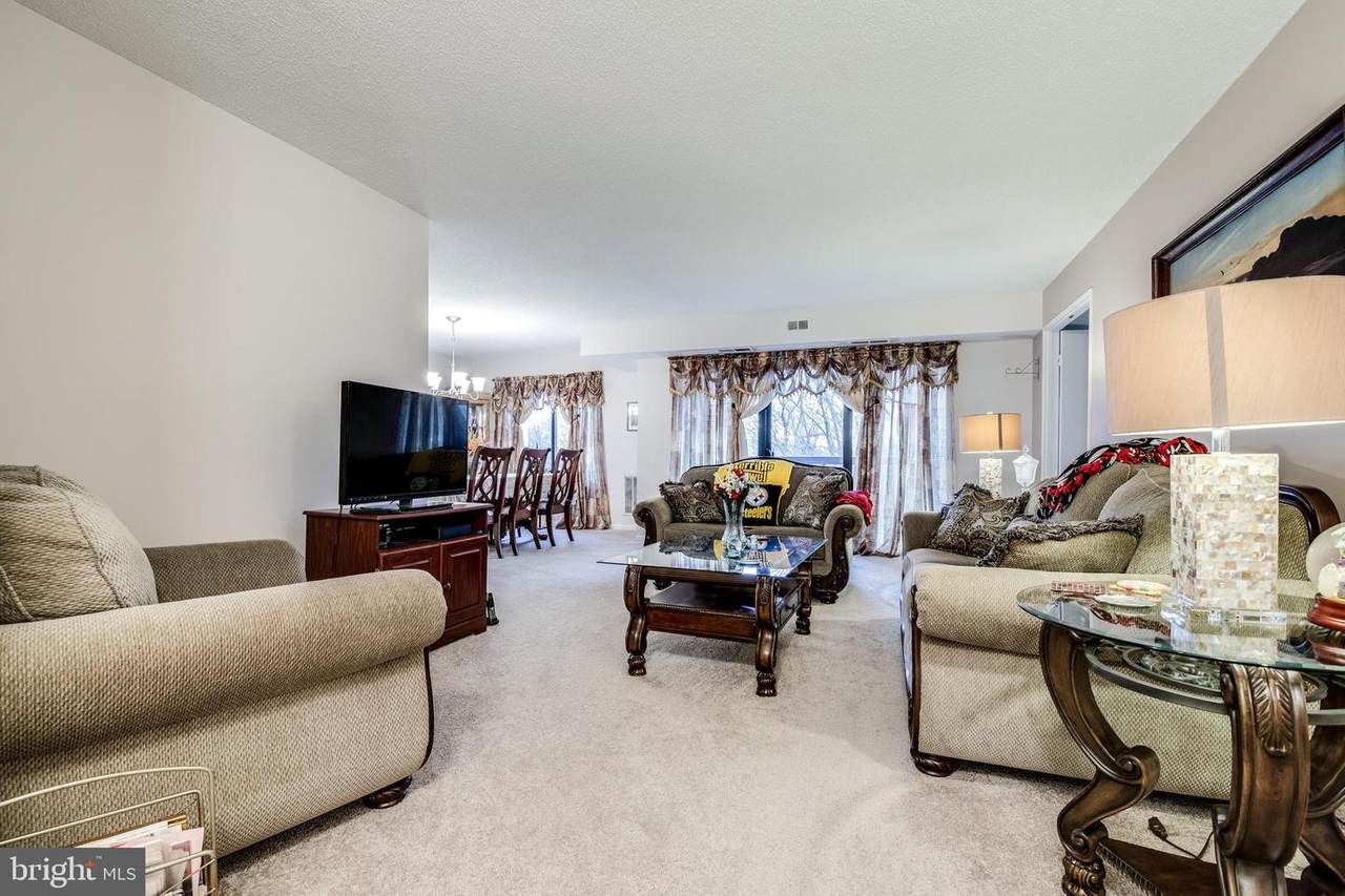 203 Yoakum Parkway - Photo 1