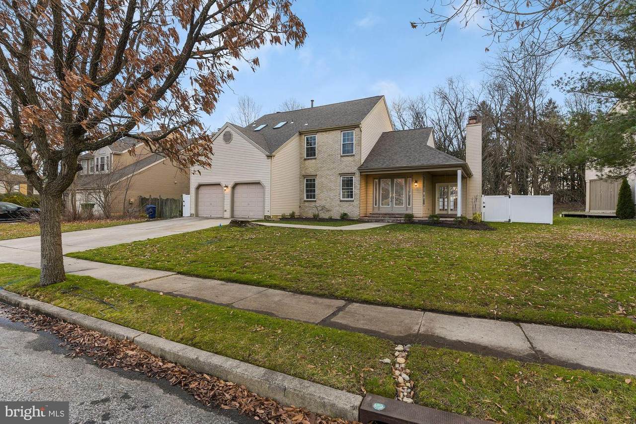 4 Hawk Lane - Photo 1