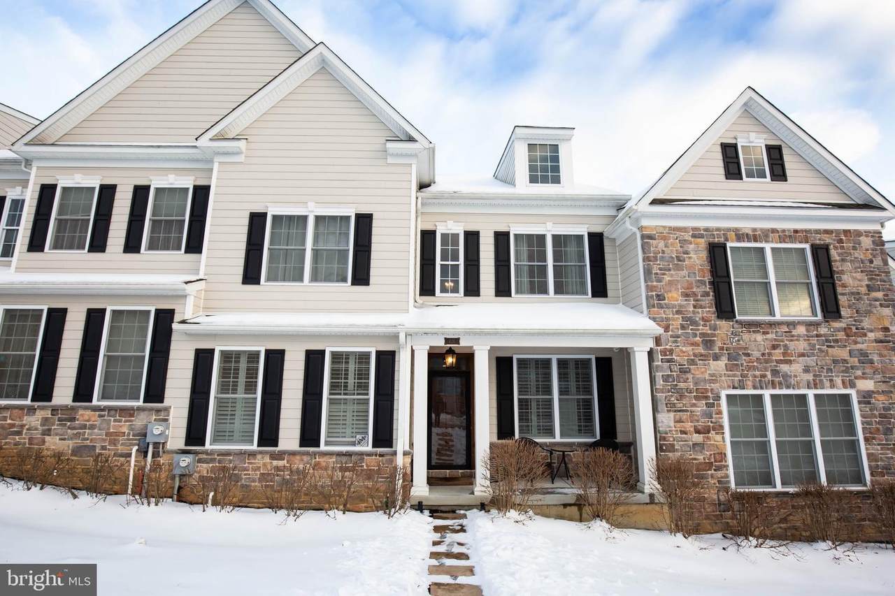 426 Ravenscliff Drive - Photo 1