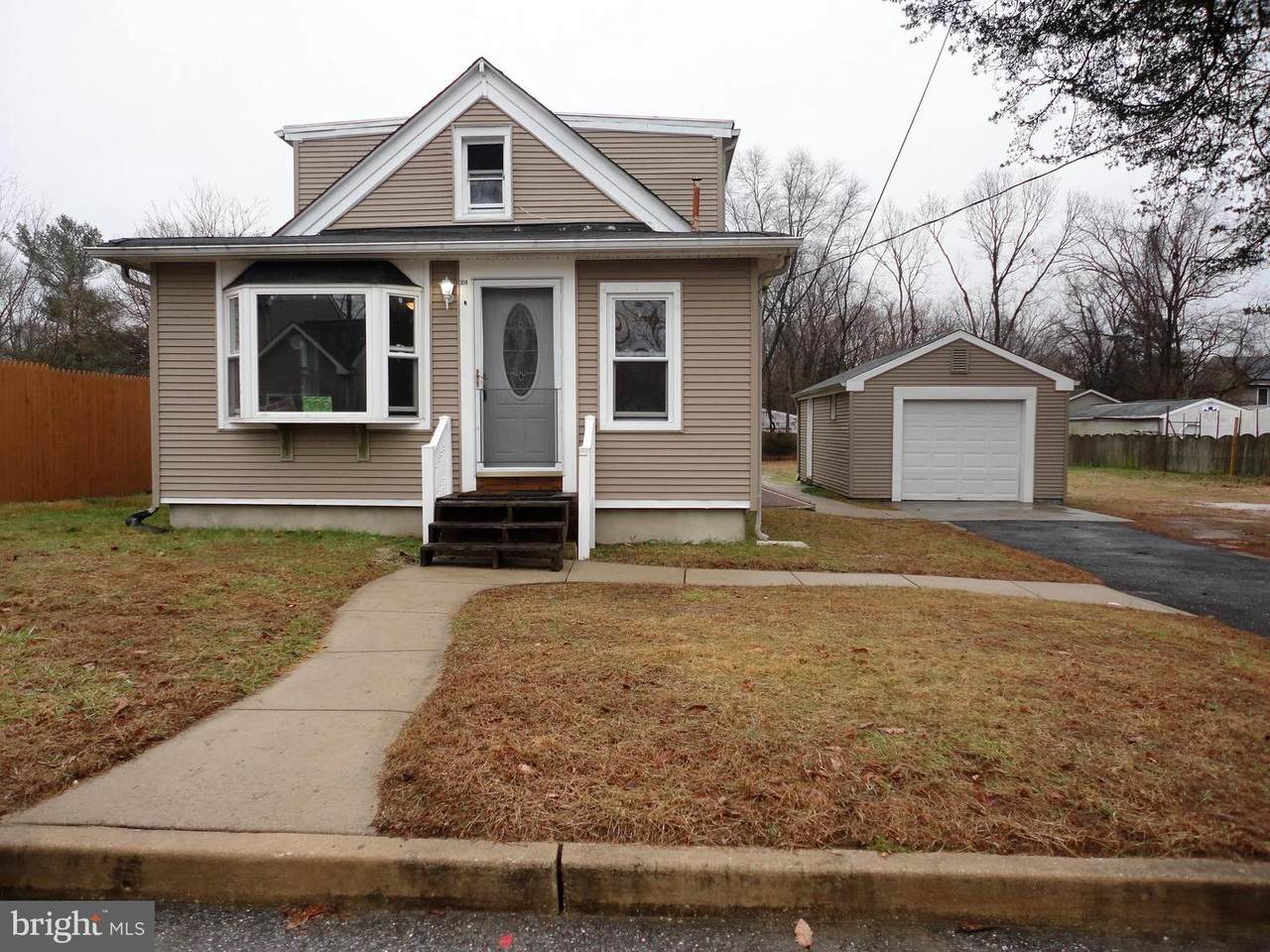 309 Myrtle Avenue - Photo 1