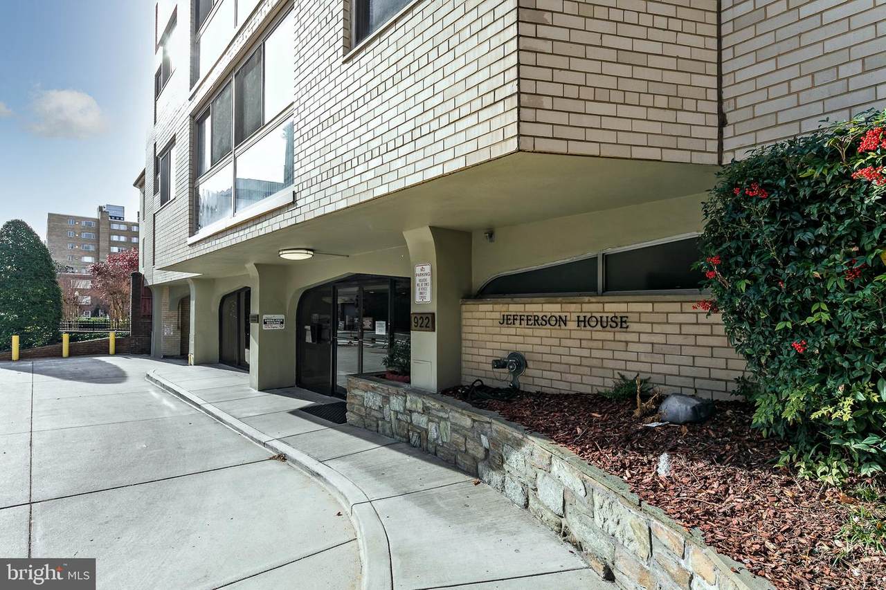 922 24TH Street - Photo 1