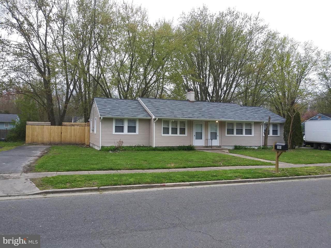 191 Kinsley Road - Photo 1