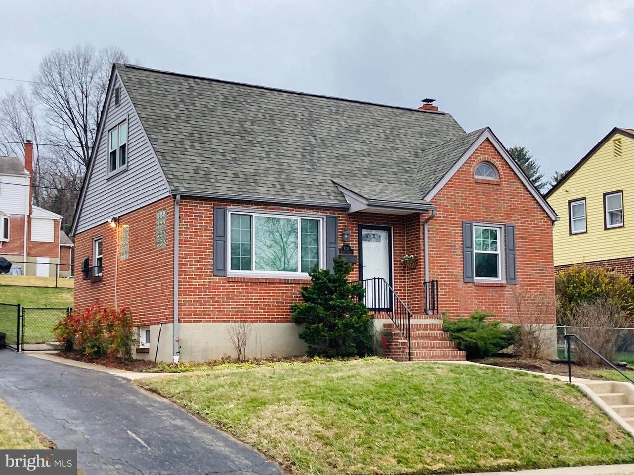 8212 Analee Avenue - Photo 1