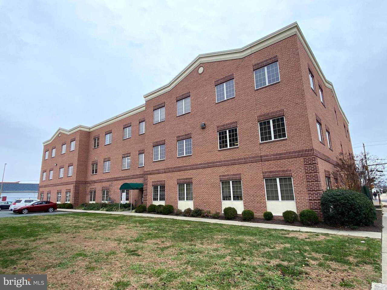 627 Race Street - Photo 1