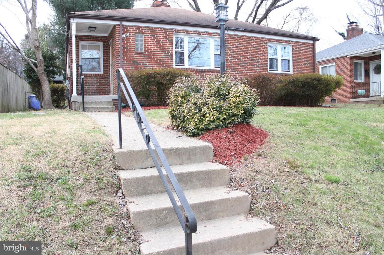 9912 Markham Street - Photo 1