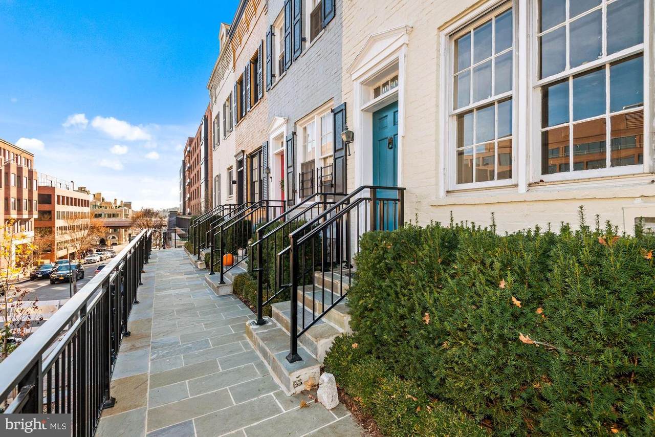 1030 31ST Street - Photo 1