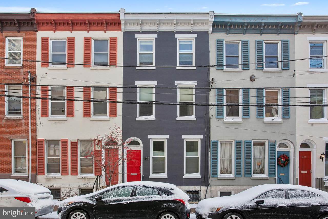 425 20TH Street - Photo 1