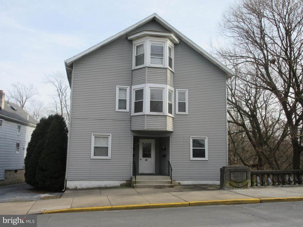 10 Main Street - Photo 1
