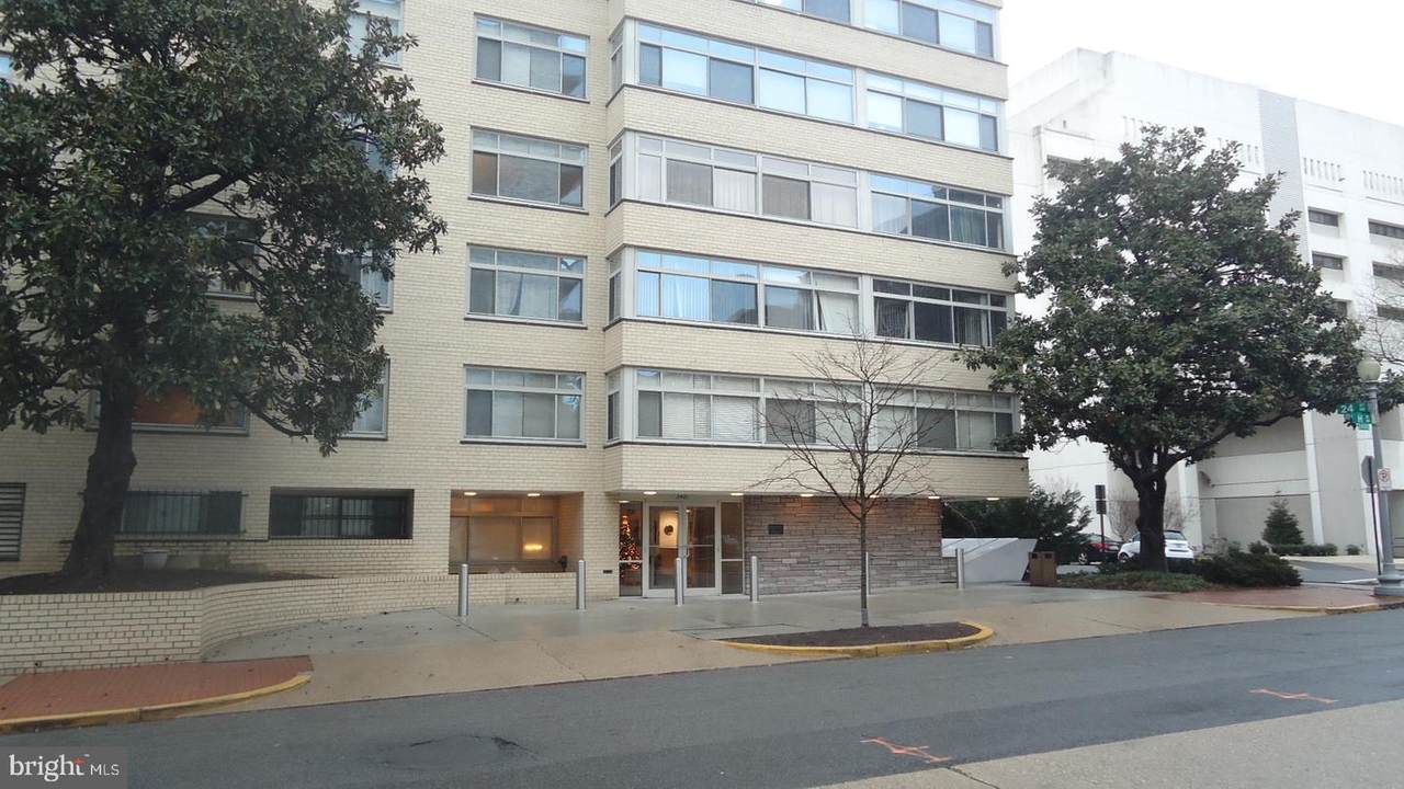 2401 H Street - Photo 1