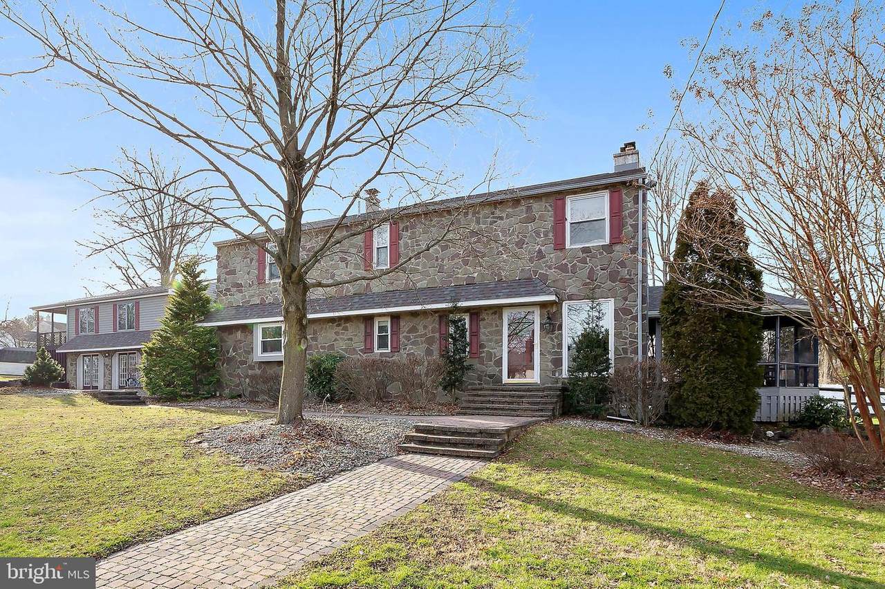 2509 Clearview Avenue - Photo 1