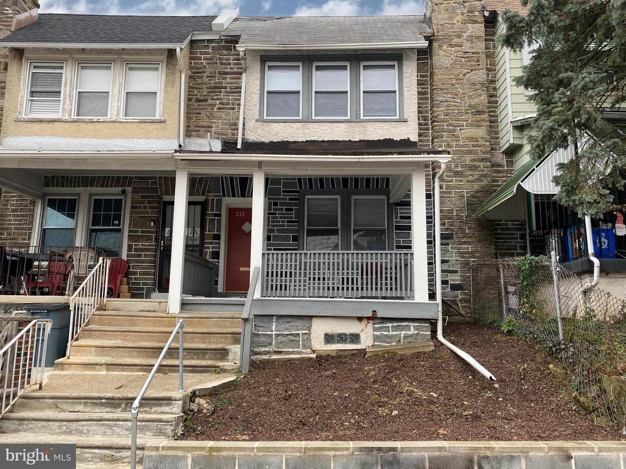 252 Queen Lane - Photo 1