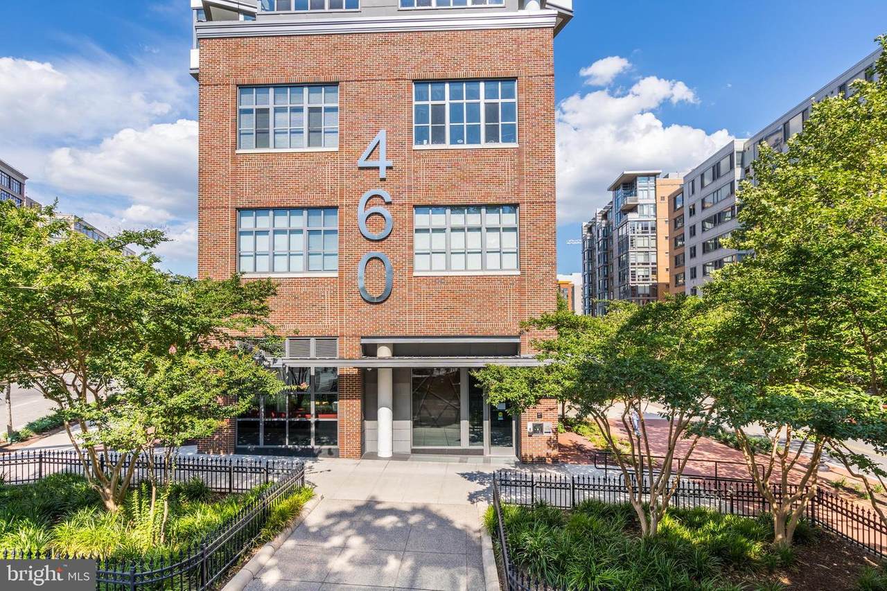 460 New York Avenue - Photo 1