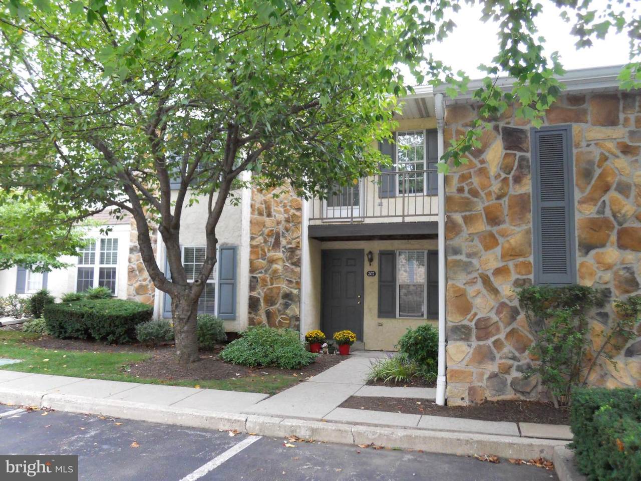 208 Valley Stream Lane - Photo 1