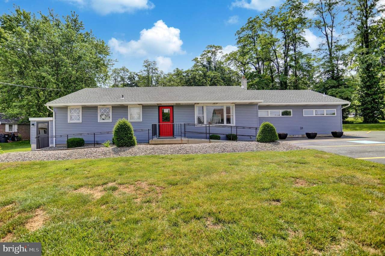 1052 Park Road - Photo 1