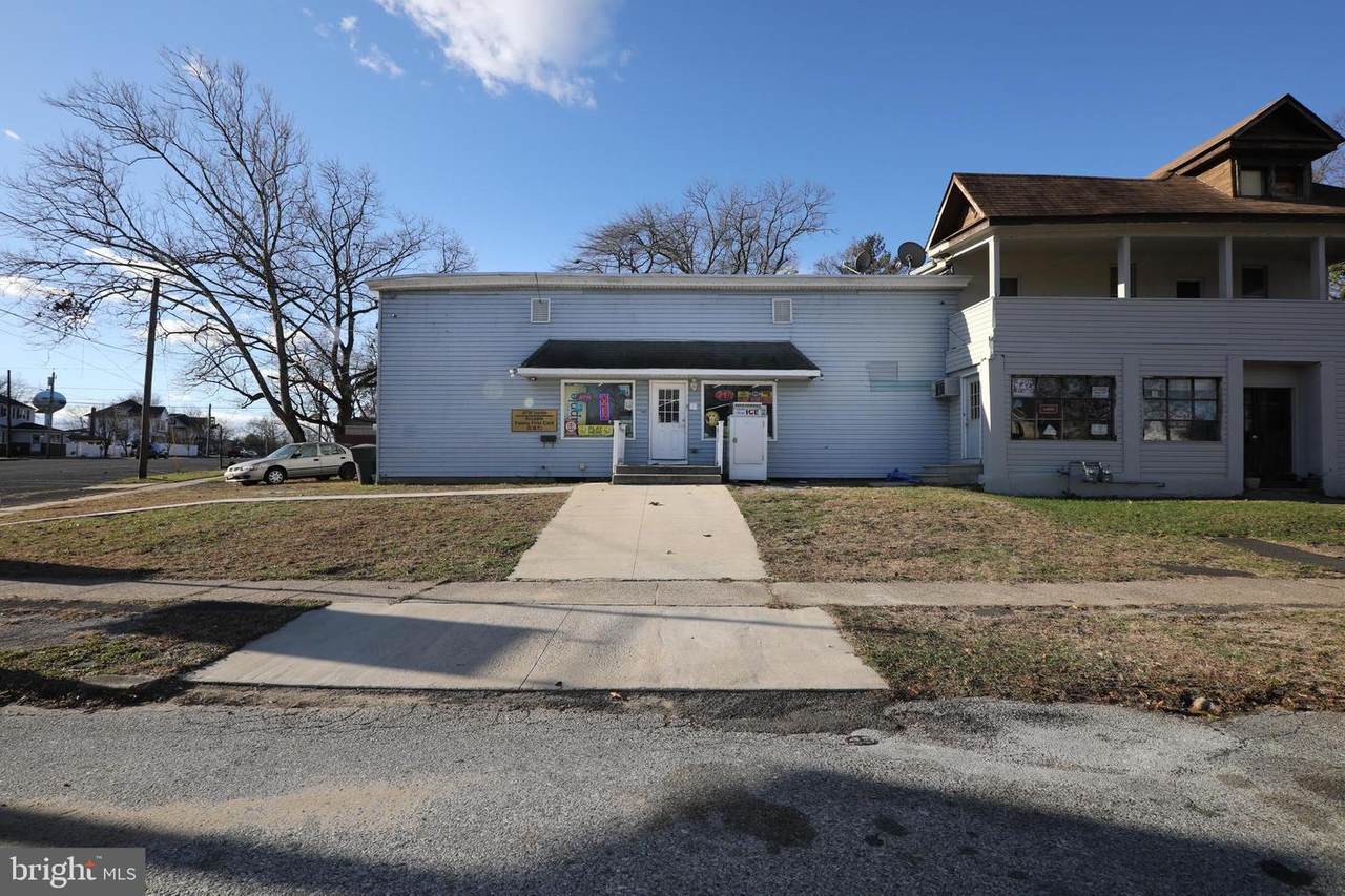 416 Columbia Boulevard - Photo 1