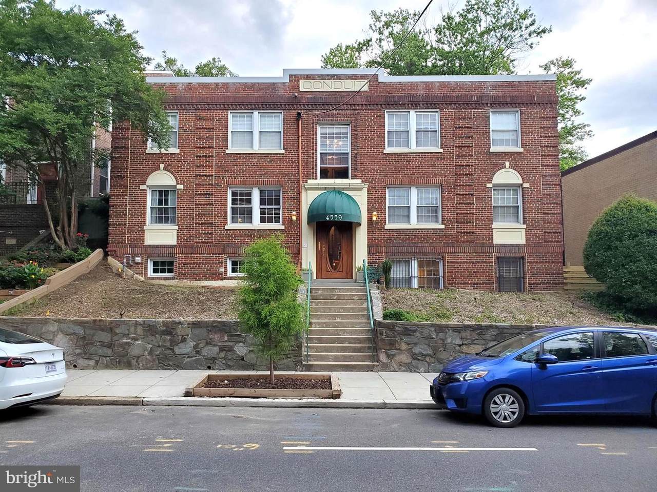 4559 Macarthur Boulevard - Photo 1