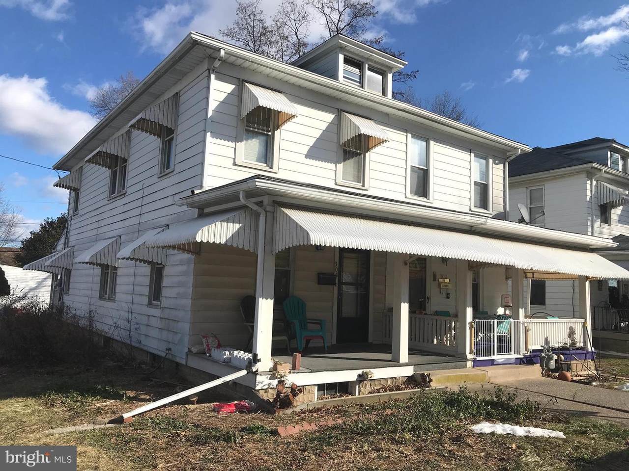 300 Oak Street - Photo 1