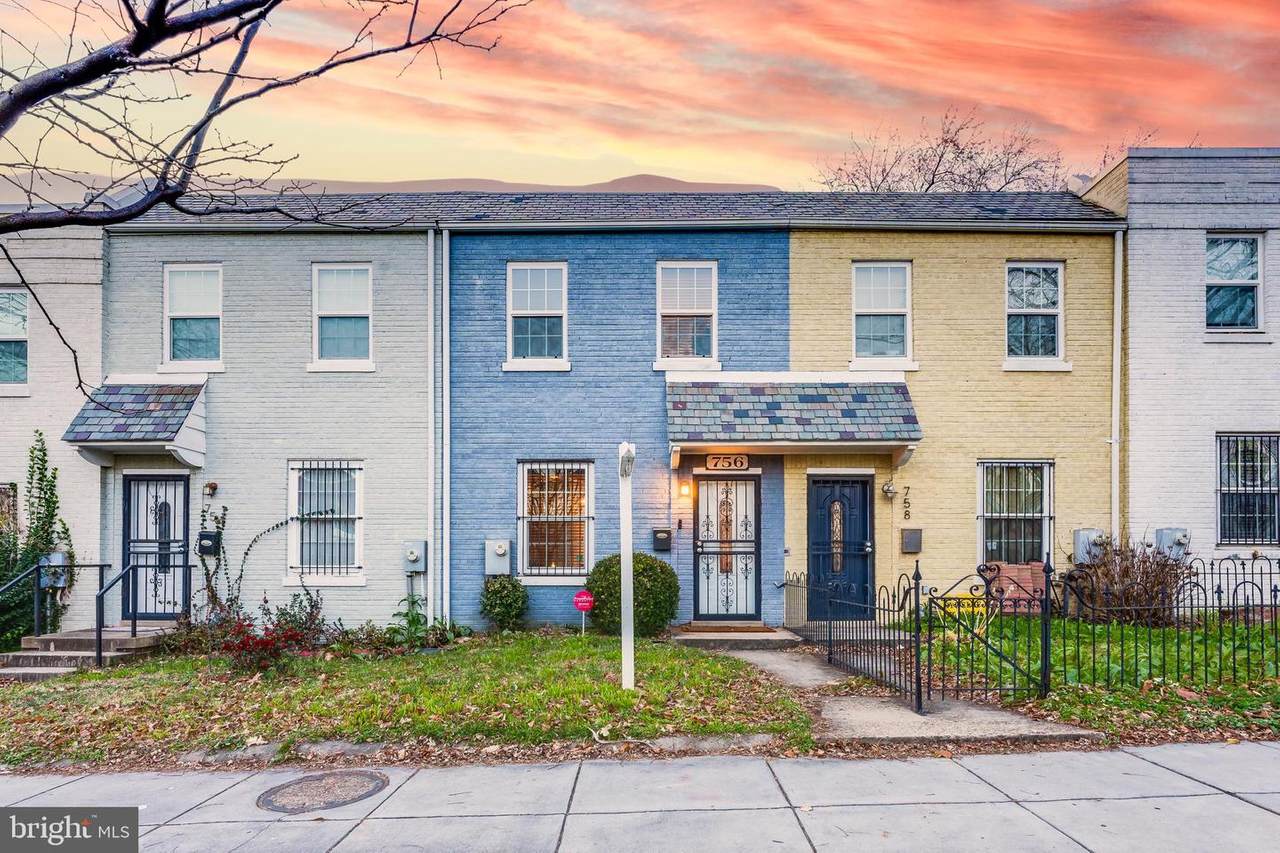 756 18TH Street - Photo 1