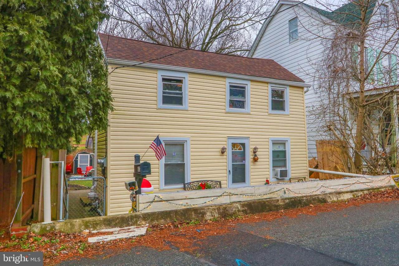 632 Warren Street - Photo 1