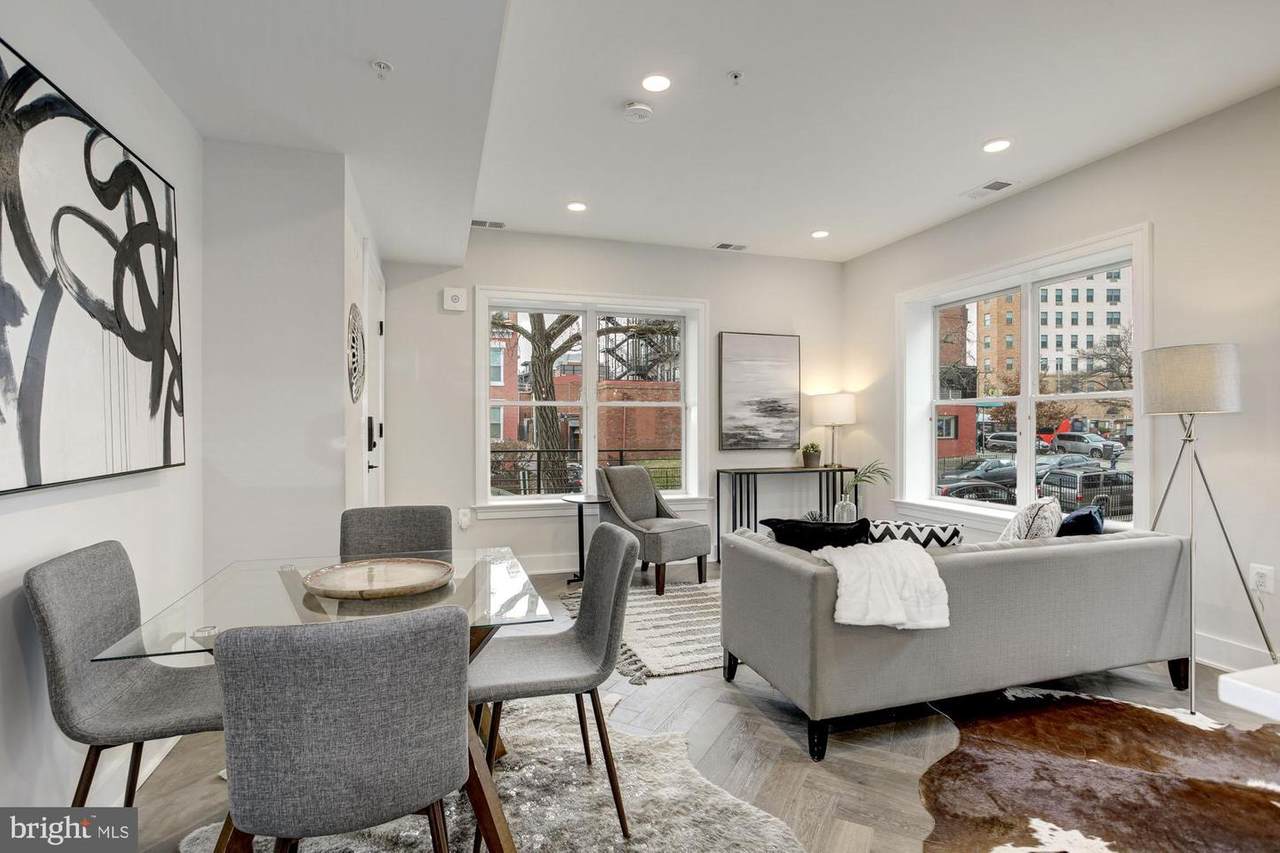 1369 Parkwood Place - Photo 1
