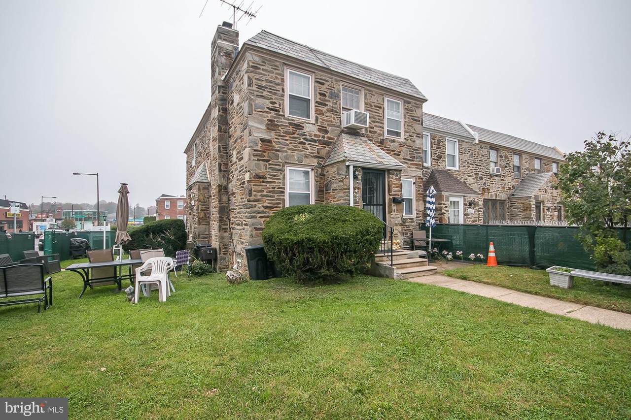 7325 Sherwood Road - Photo 1