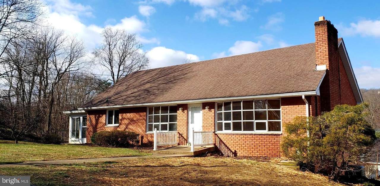 1009 Brown Avenue - Photo 1