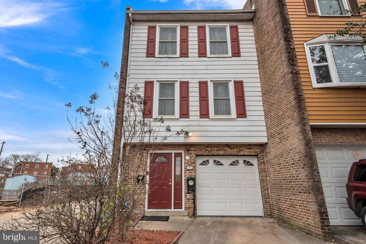 1911 Fairlawn Avenue - Photo 1