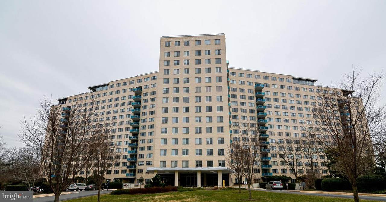 10401 Grosvenor Place - Photo 1