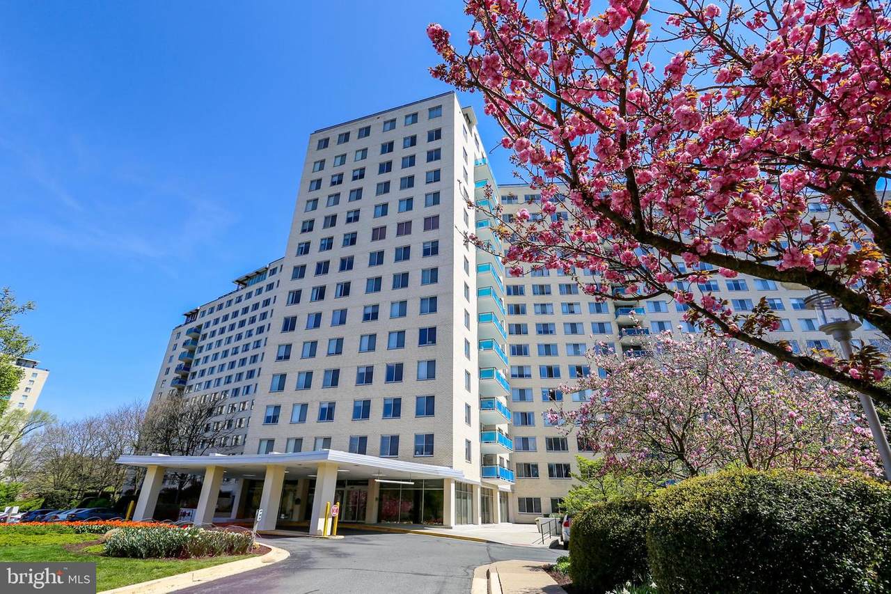 10401 Grosvenor Place - Photo 1