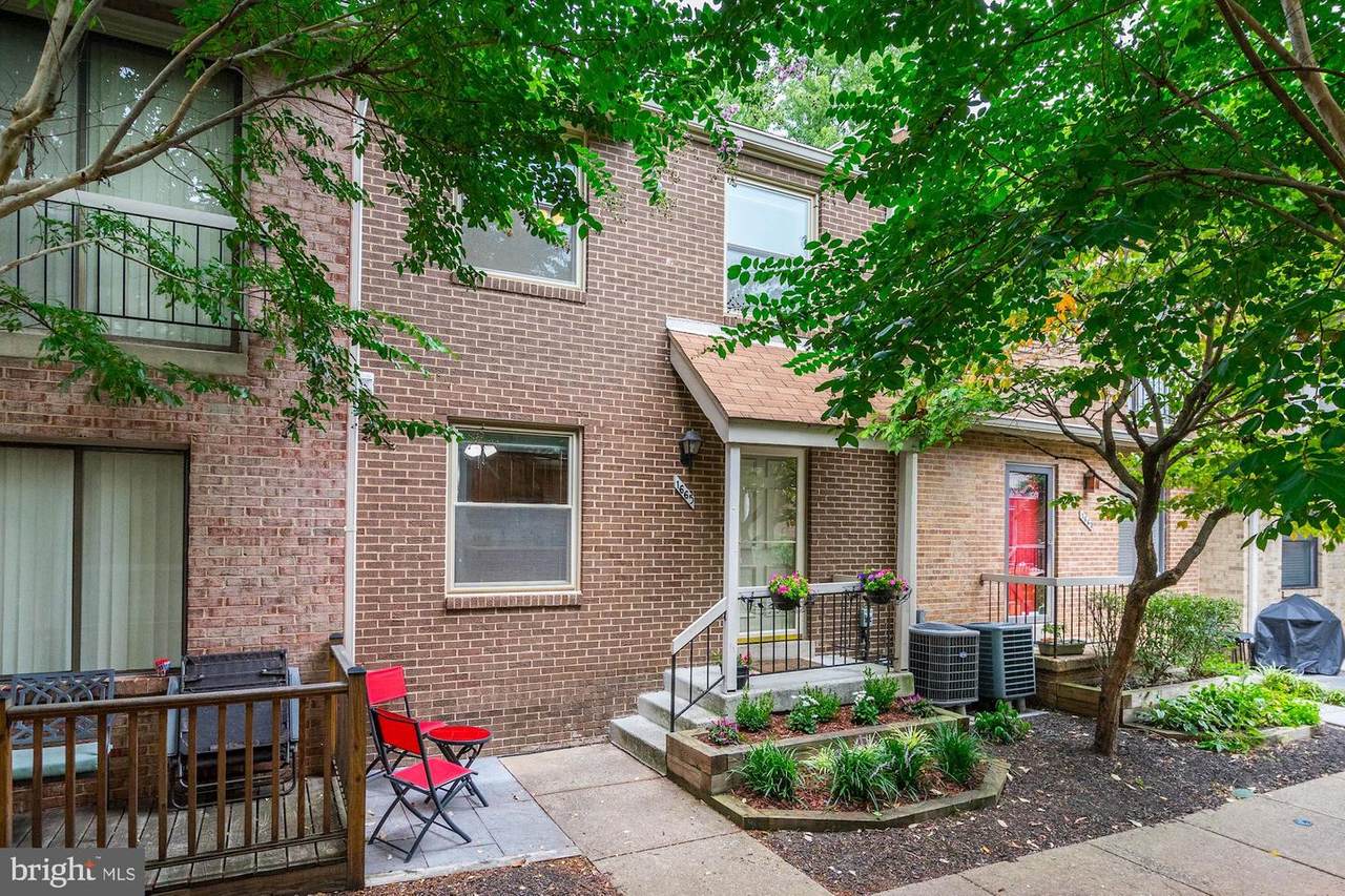 1665 Kenwood Avenue - Photo 1