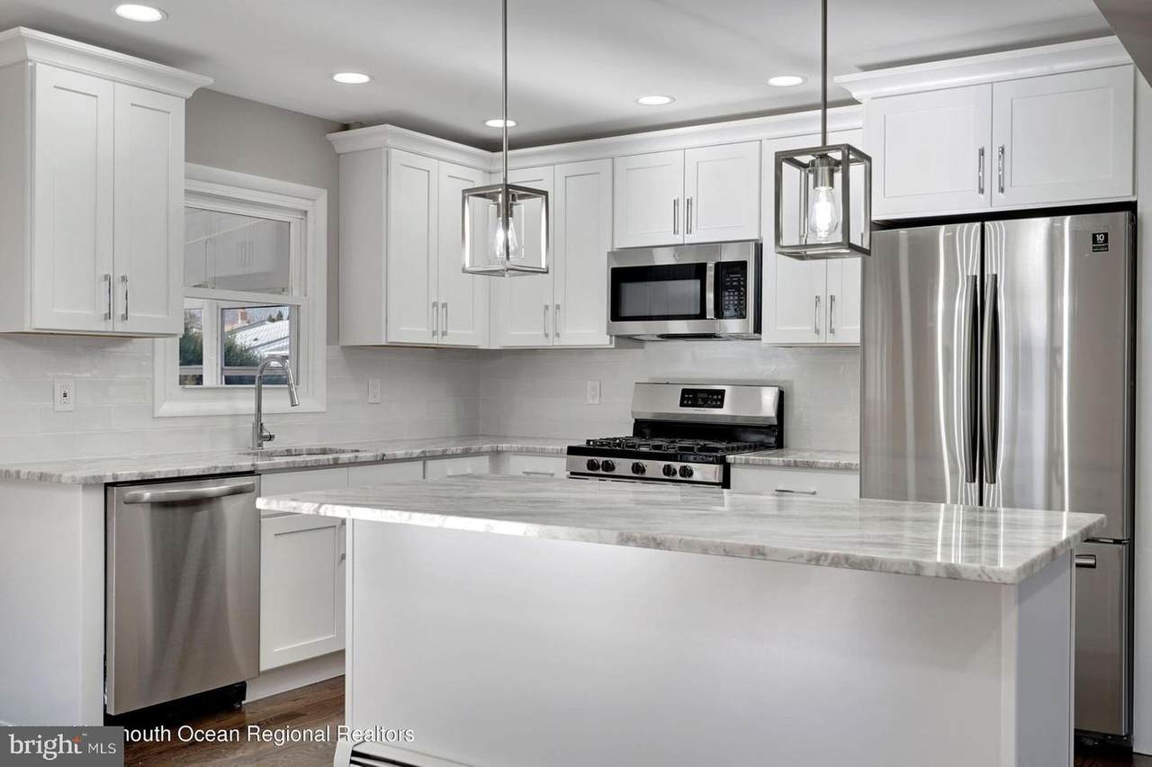 115 Castleton Drive - Photo 1