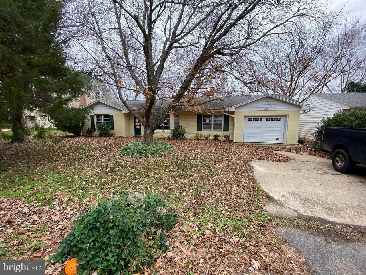 302 Bonfield Avenue - Photo 1